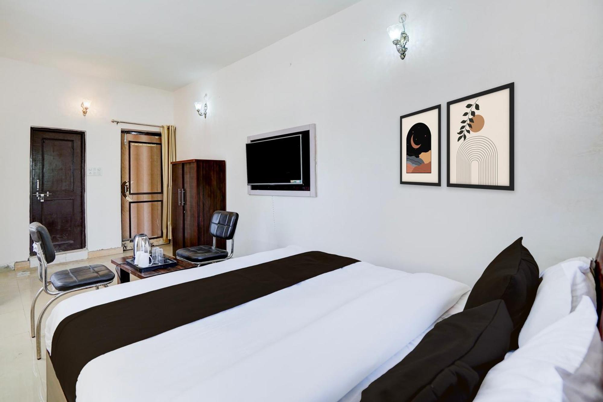 O The Awadh Punch Hotel
